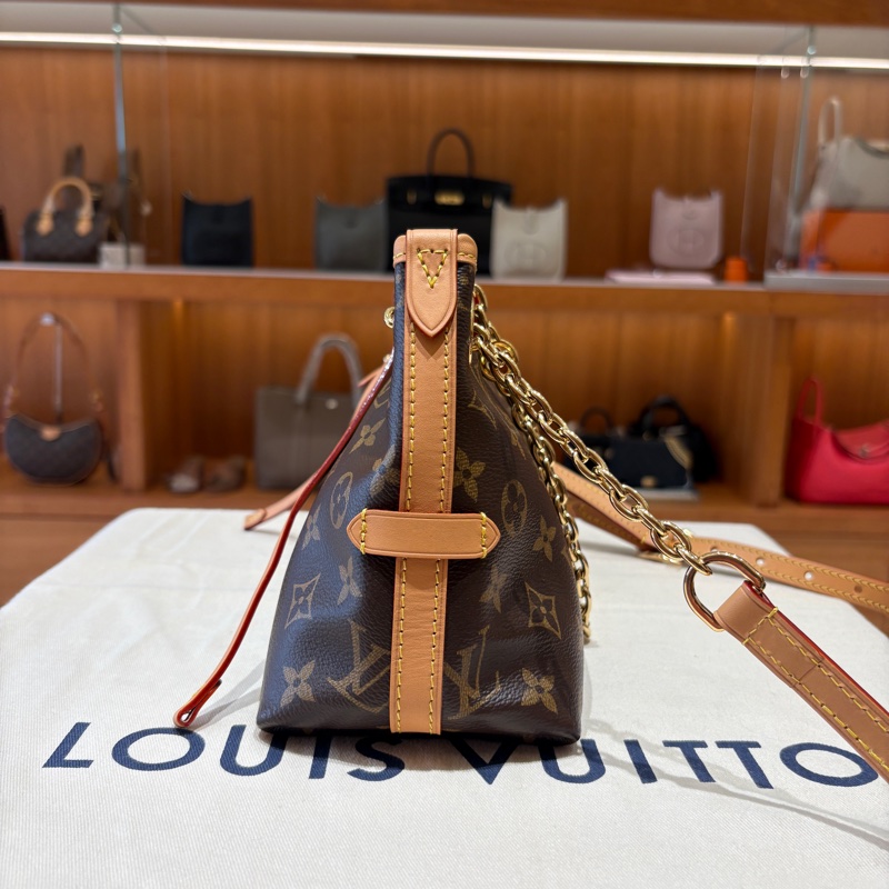 【實力派百搭日常包】Louis Vuitton CarryAll BB 老花肩背包|經典 Monogram|附行李吊牌與金鍊|輕盈大容量-2