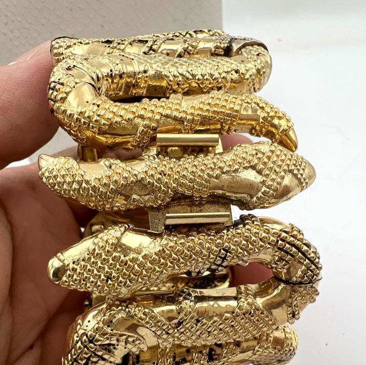 robertcavalli 金色蟒蛇造型手環錶。-16