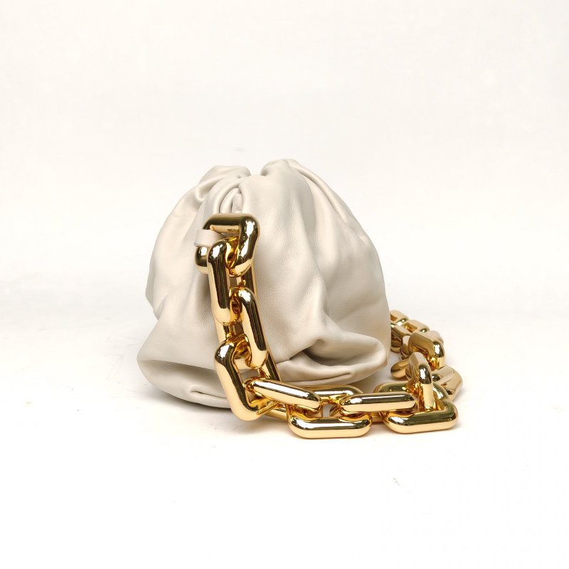 BOTTEGA VENETA Pouch雲朵包TheChain粗鏈條單肩包白色牛皮金扣肩背包-1