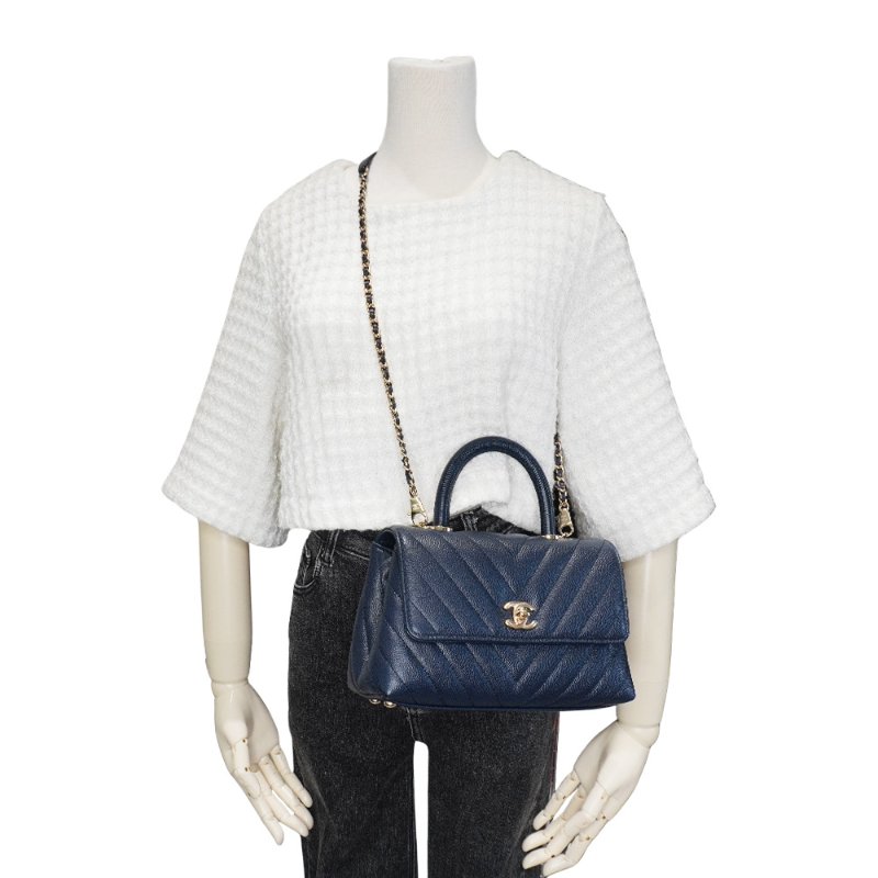 Chanel 展示品 Handle 24 菱格粒紋牛皮淡金釦手提斜背包(A92990-深藍)-5