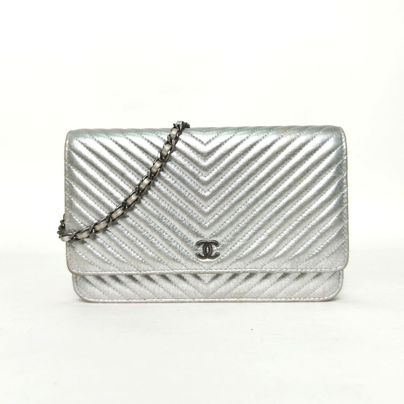 CHANEL CFWOC19銀色羊皮22開銀扣V紋肩背包-0