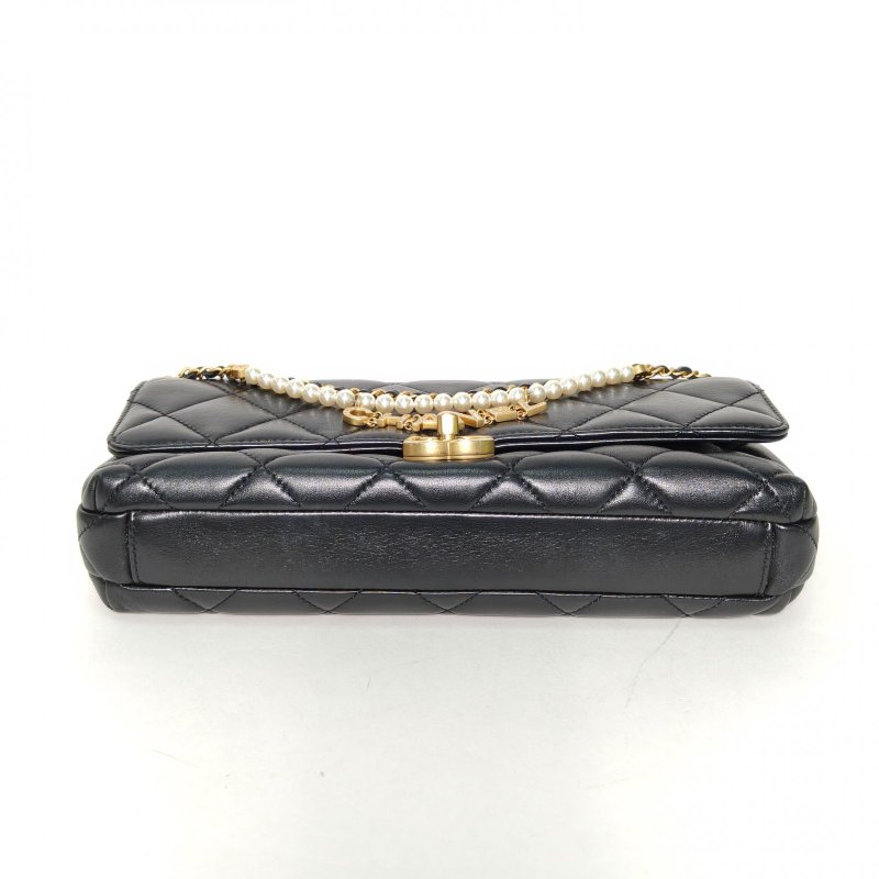 CHANEL CF24A橫版法棍28黑色羊皮晶片開金扣菱格紋珍珠皮穿三鏈手柄肩背包-4