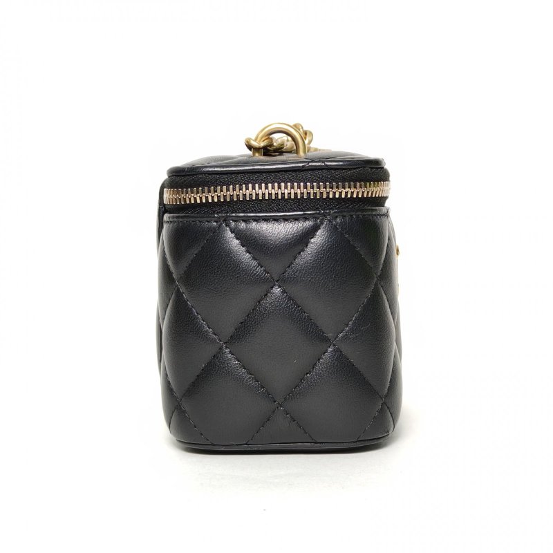 CHANEL 23S方盒子化妝包帶鏡子10黑色羊皮鐳射標金扣山茶花調節扣肩帶肩背包-3
