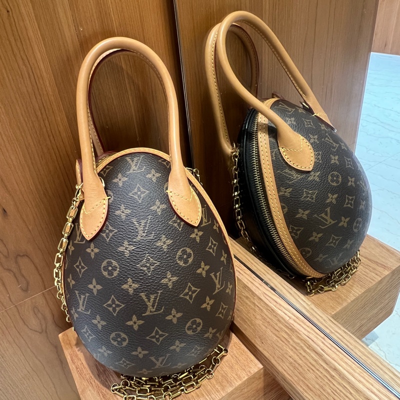 【LV 經典老花 × 限量藝術品】Louis Vuitton Monogram Egg Bag 恐龍蛋手提包｜立體雕塑感設計｜限量稀有收藏款-2