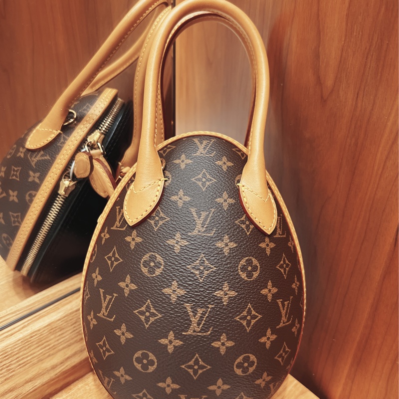 【LV 經典老花 × 限量藝術品】Louis Vuitton Monogram Egg Bag 恐龍蛋手提包｜立體雕塑感設計｜限量稀有收藏款-9