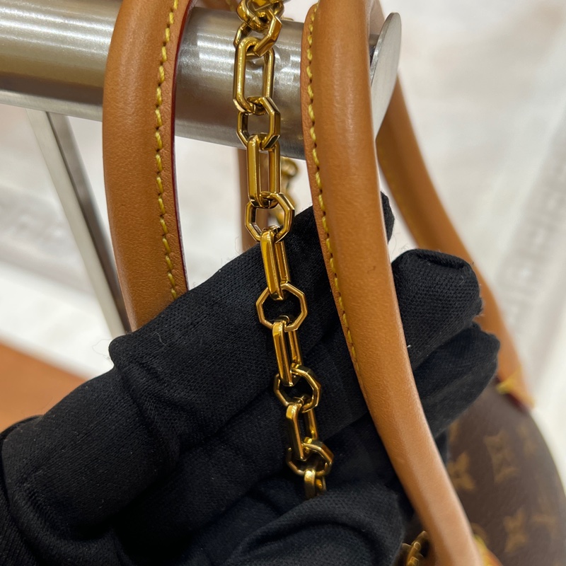 【LV 經典老花 × 限量藝術品】Louis Vuitton Monogram Egg Bag 恐龍蛋手提包｜立體雕塑感設計｜限量稀有收藏款-17