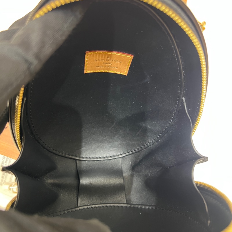 【LV 經典老花 × 限量藝術品】Louis Vuitton Monogram Egg Bag 恐龍蛋手提包｜立體雕塑感設計｜限量稀有收藏款-12
