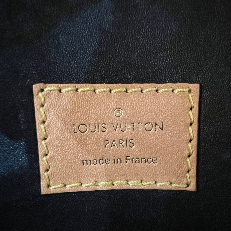 【LV 經典老花 × 限量藝術品】Louis Vuitton Monogram Egg Bag 恐龍蛋手提包｜立體雕塑感設計｜限量稀有收藏款-13