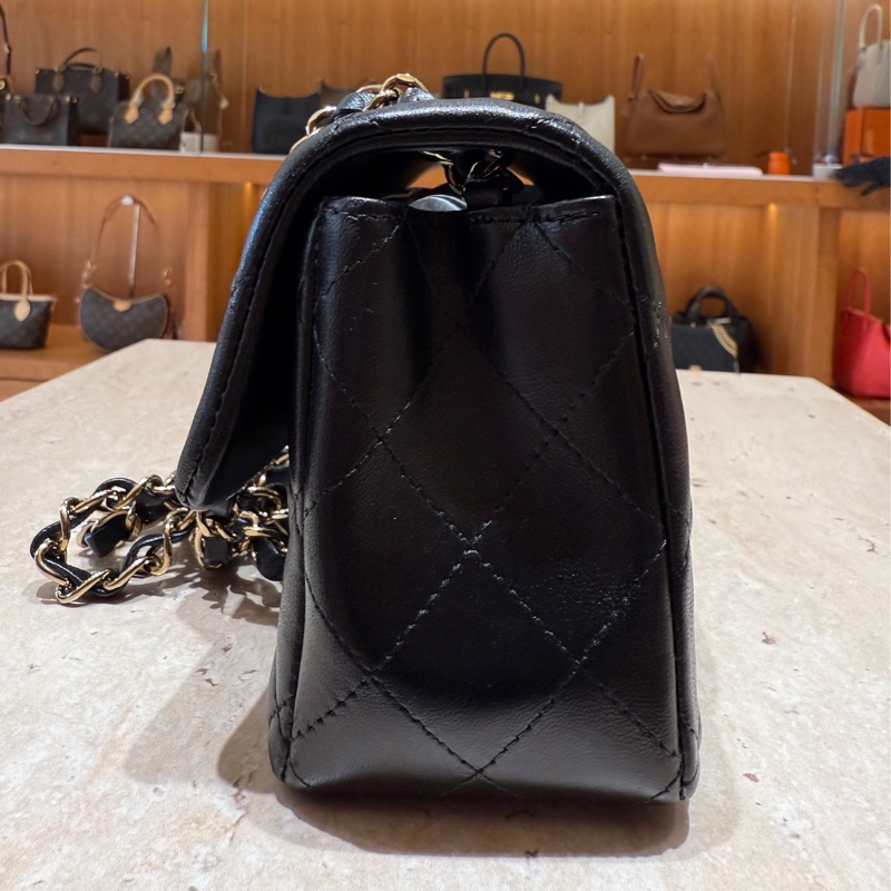 【氣質百搭首選】CHANEL CF Mini Flap 口蓋包｜金鍊黑羊皮｜品牌最受矚目保值款-3