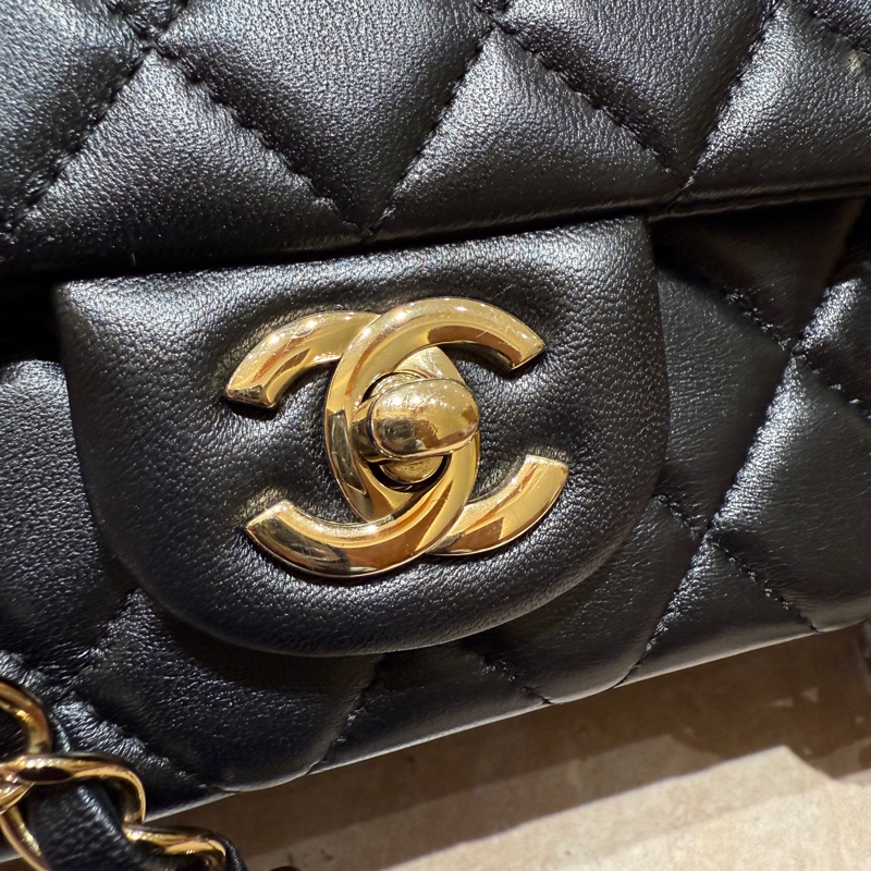 【氣質百搭首選】CHANEL CF Mini Flap 口蓋包｜金鍊黑羊皮｜品牌最受矚目保值款-5