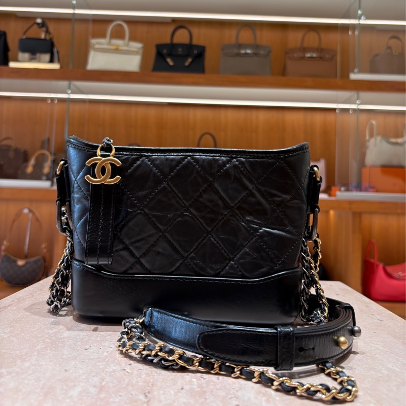 【明星御用，超高顏值】CHANEL Gabrielle Hobo 小號流浪包｜菱格紋金銀鍊｜Pharrell & GD 着用款｜男女皆宜設計美學-0