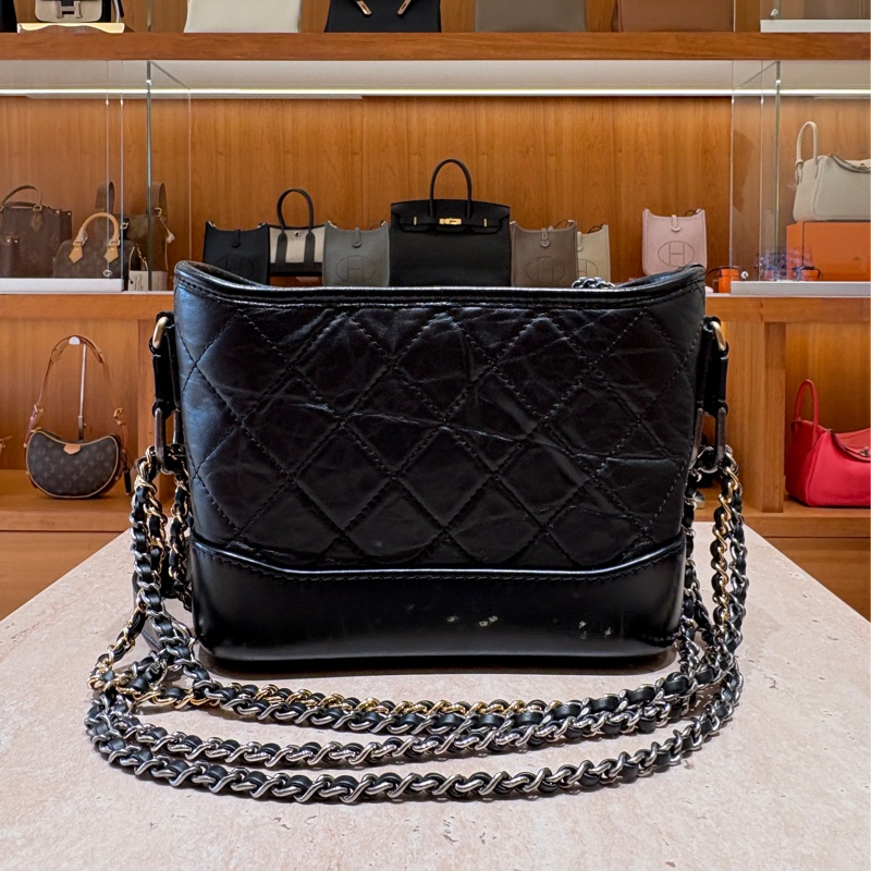 【明星御用，超高顏值】CHANEL Gabrielle Hobo 小號流浪包｜菱格紋金銀鍊｜Pharrell & GD 着用款｜男女皆宜設計美學-1