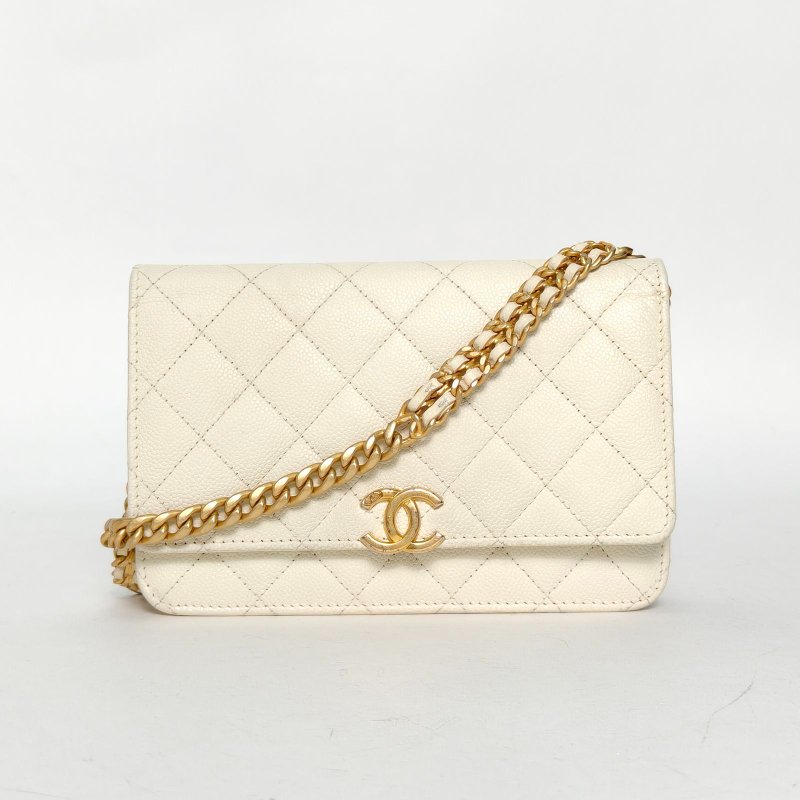 CHANEL 22PCFWOC19白色荔枝牛皮晶片開金扣白拼金皮穿鏈肩背包-0