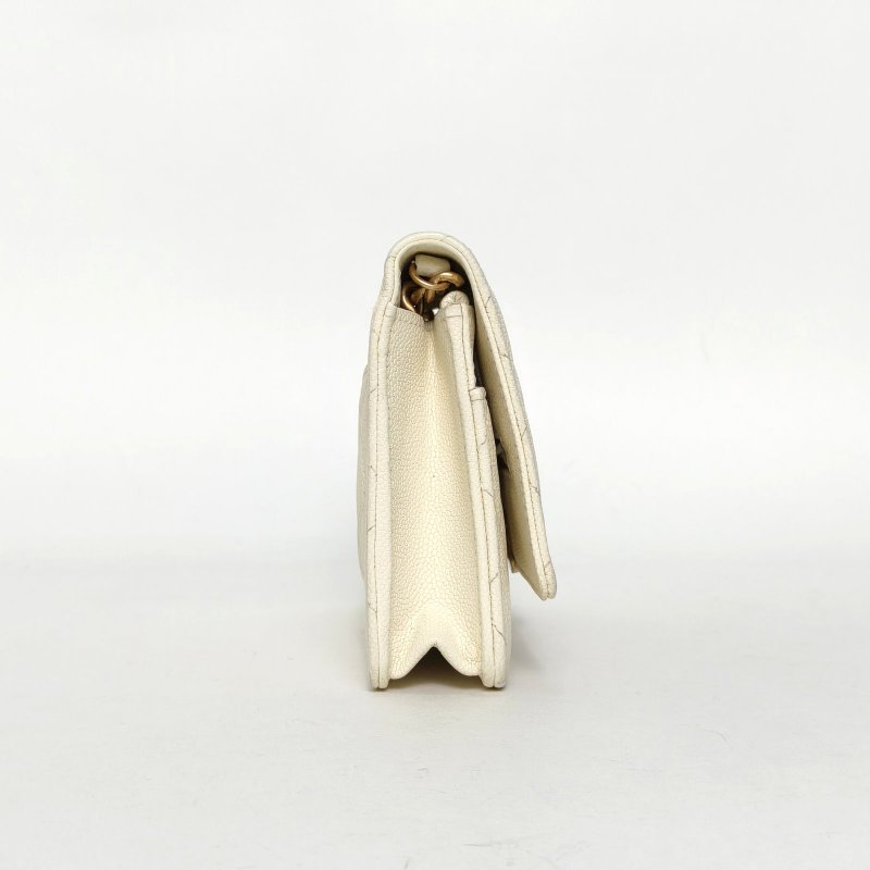 CHANEL 22PCFWOC19白色荔枝牛皮晶片開金扣白拼金皮穿鏈肩背包-3