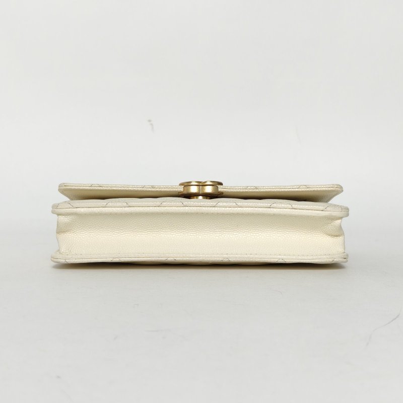 CHANEL 22PCFWOC19白色荔枝牛皮晶片開金扣白拼金皮穿鏈肩背包-4