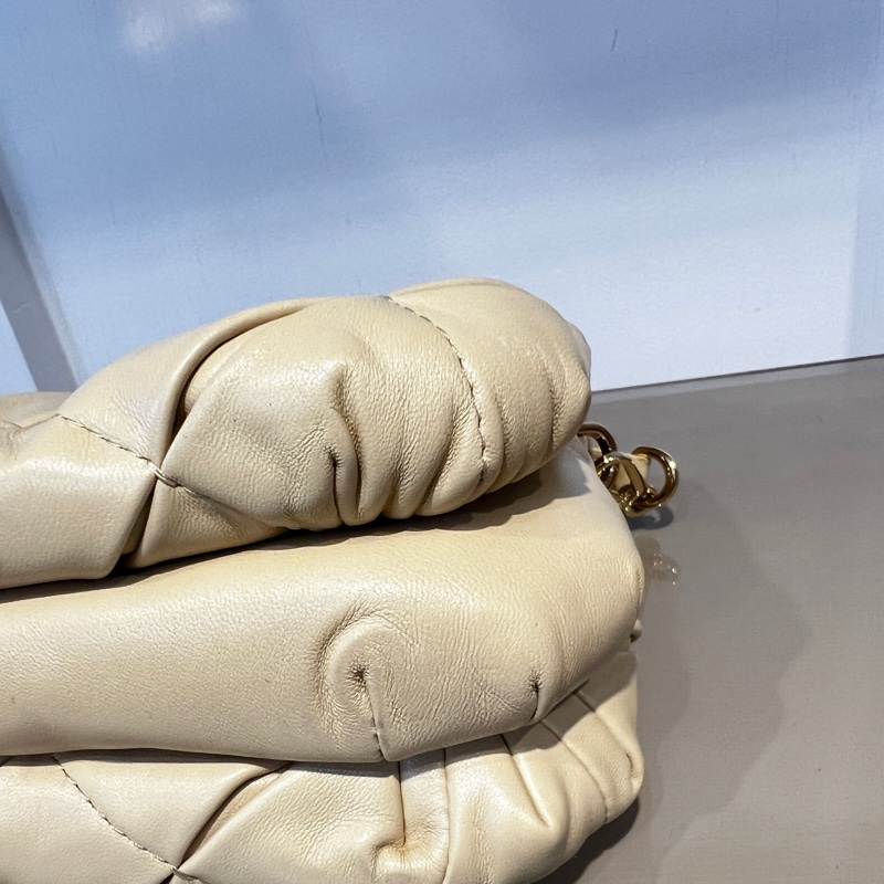 Loewe 米黃羊皮Goya Puffer金釦肩斜背包-4