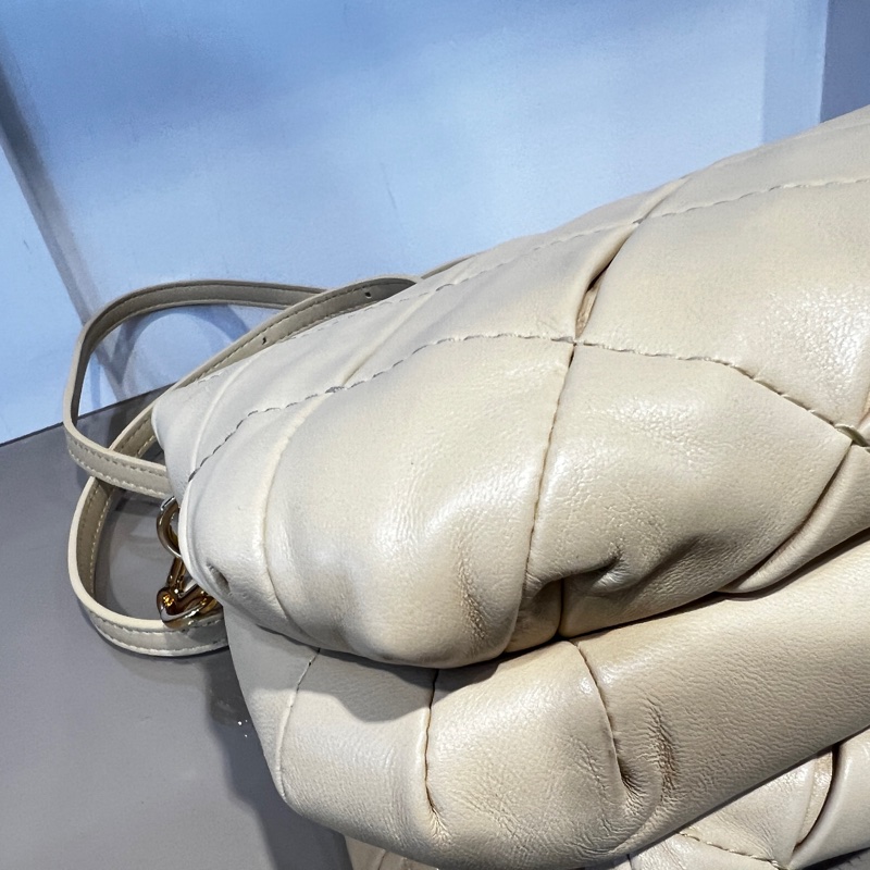Loewe 米黃羊皮Goya Puffer金釦肩斜背包-5