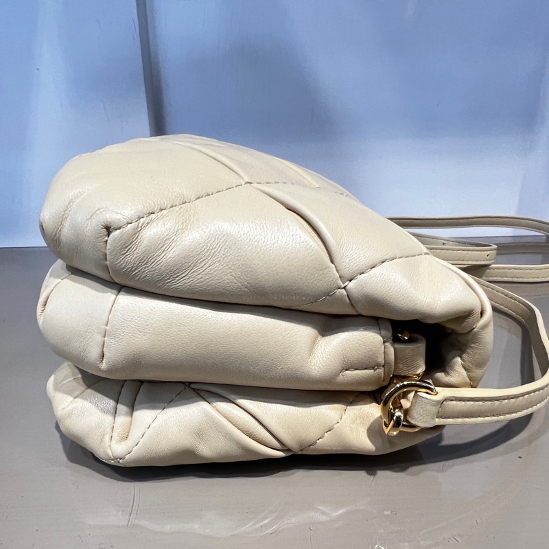 Loewe 米黃羊皮Goya Puffer金釦肩斜背包-7