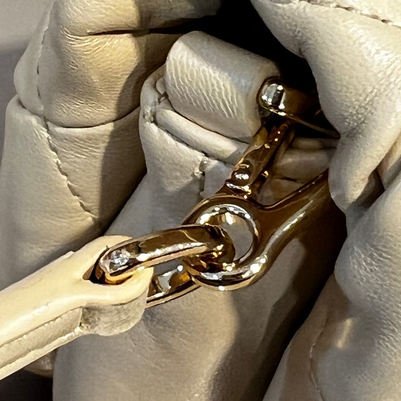 Loewe 米黃羊皮Goya Puffer金釦肩斜背包-14