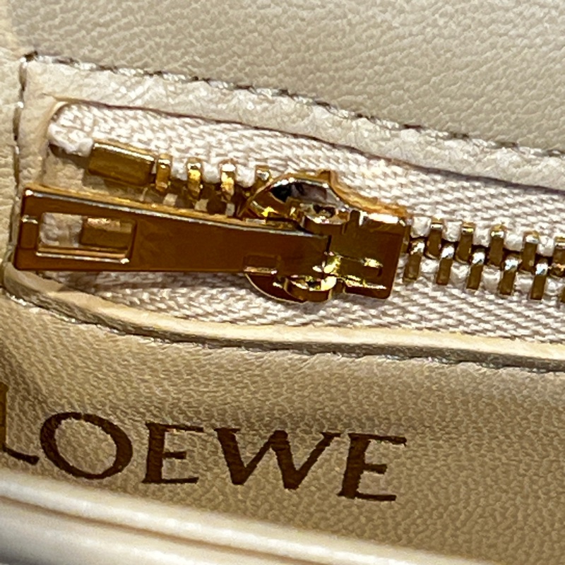 Loewe 米黃羊皮Goya Puffer金釦肩斜背包-15