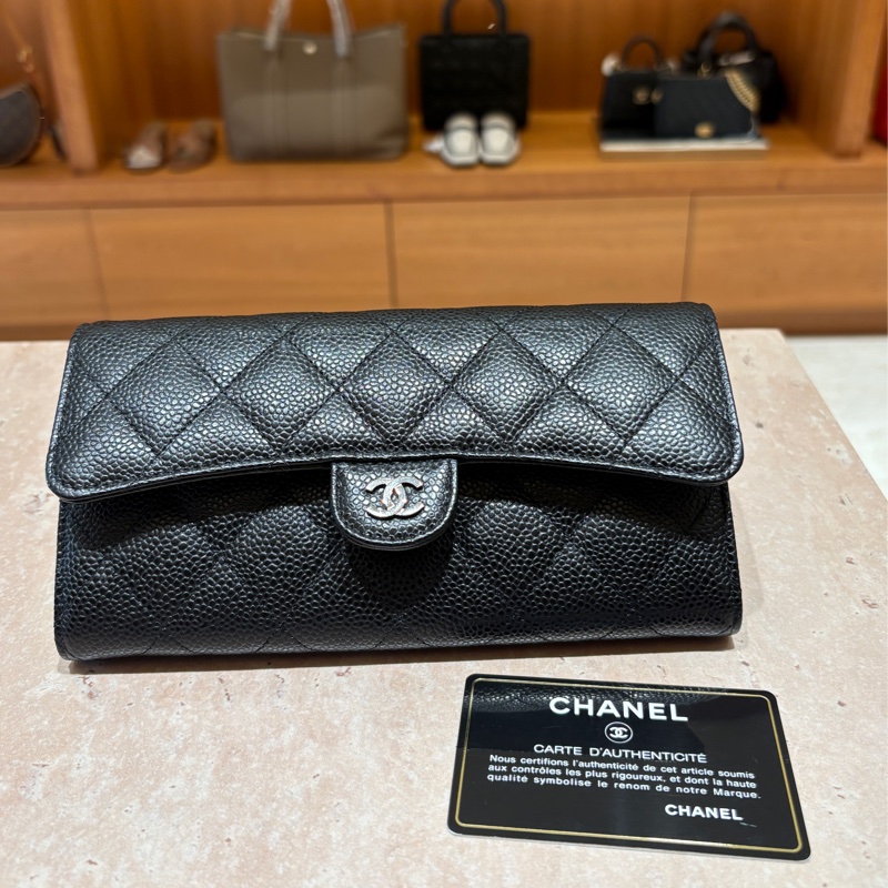 【經典細節・優雅延伸】CHANEL Classic Flap Long Wallet 香奈兒 經典口蓋長夾／魚子醬牛皮／黑色銀扣-0