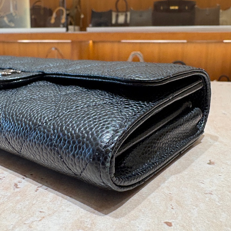 【經典細節・優雅延伸】CHANEL Classic Flap Long Wallet 香奈兒 經典口蓋長夾／魚子醬牛皮／黑色銀扣-4