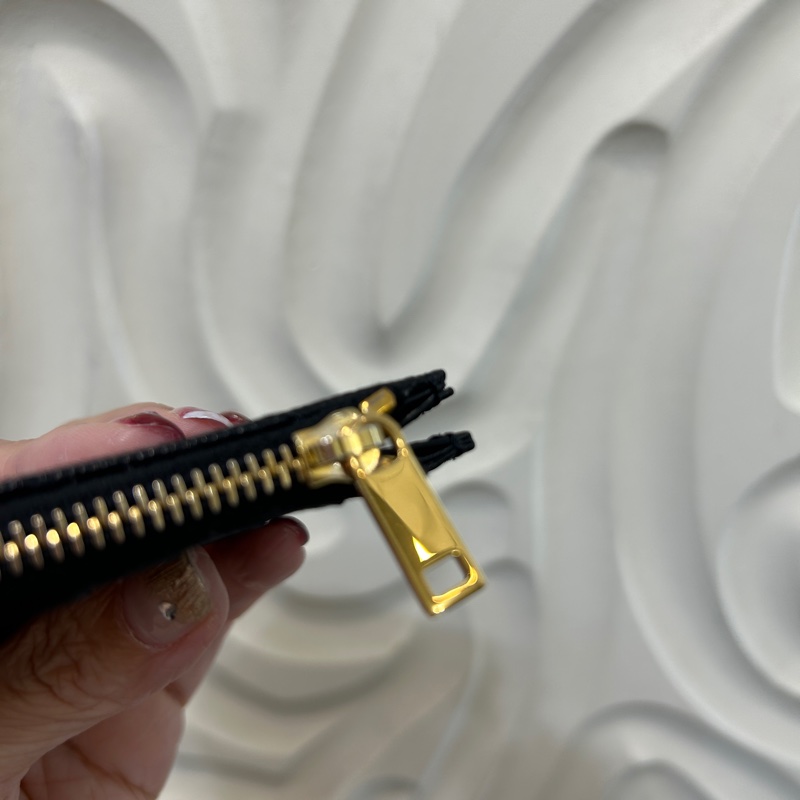 YSL 黑魚子醬金釦一字拉後5卡零錢卡包-5