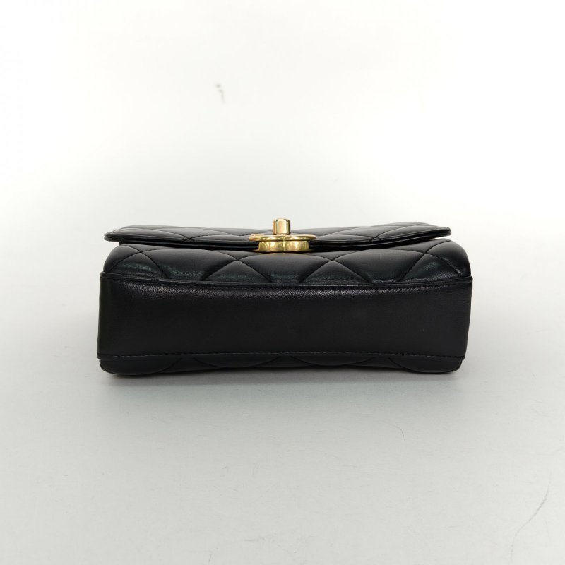 CHANEL 22S口蓋包方胖子18黑色羊皮晶片開金扣水鑽LOGO多鏈條肩背包-4