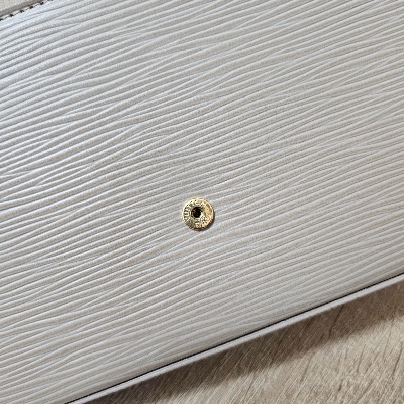 [奶茶色水波紋好物甜價☺️] LV奶茶色Epi皮革三合一斜背鏈包-12