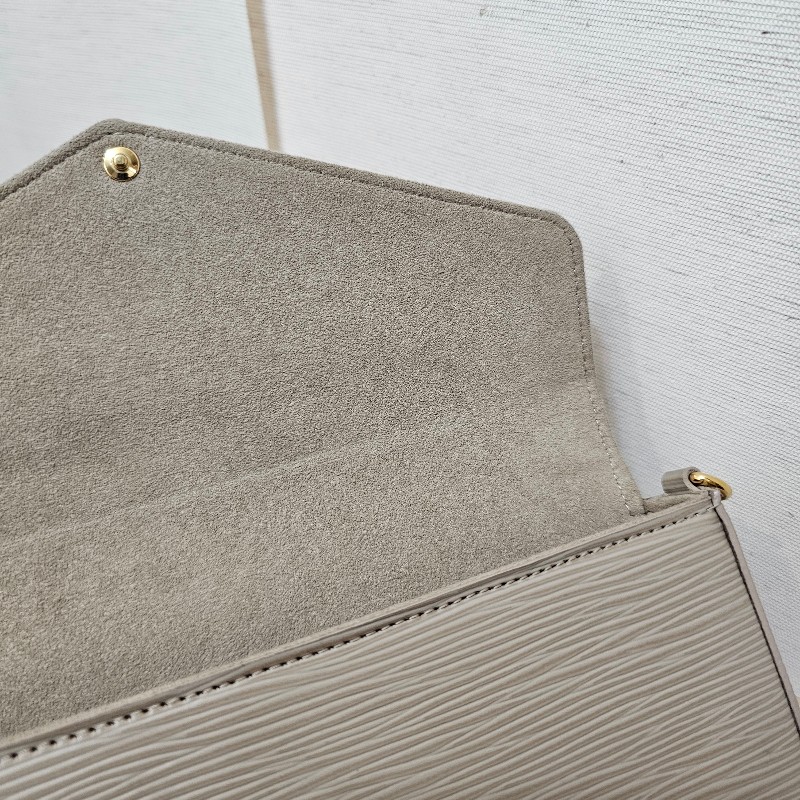 [奶茶色水波紋好物甜價☺️] LV奶茶色Epi皮革三合一斜背鏈包-27