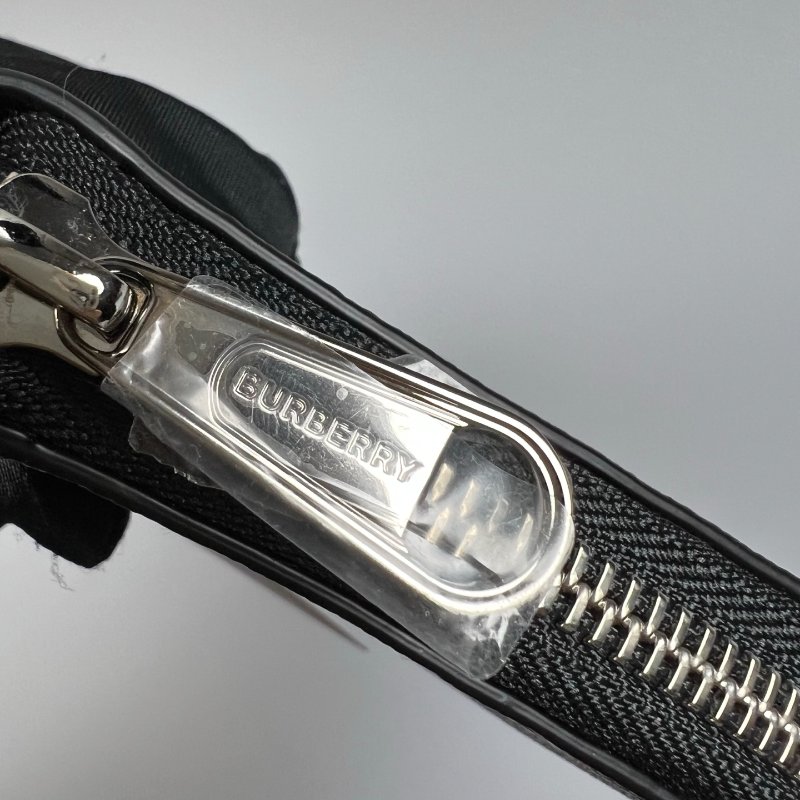 BURBERRY 黑壓紋ㄇ拉長夾-10