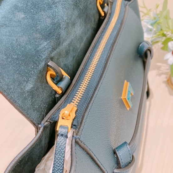 TK1891 CELINE 思琳小號鯰魚包包 GRAINED LEATHER NAVY MICRO BELT BAG-16