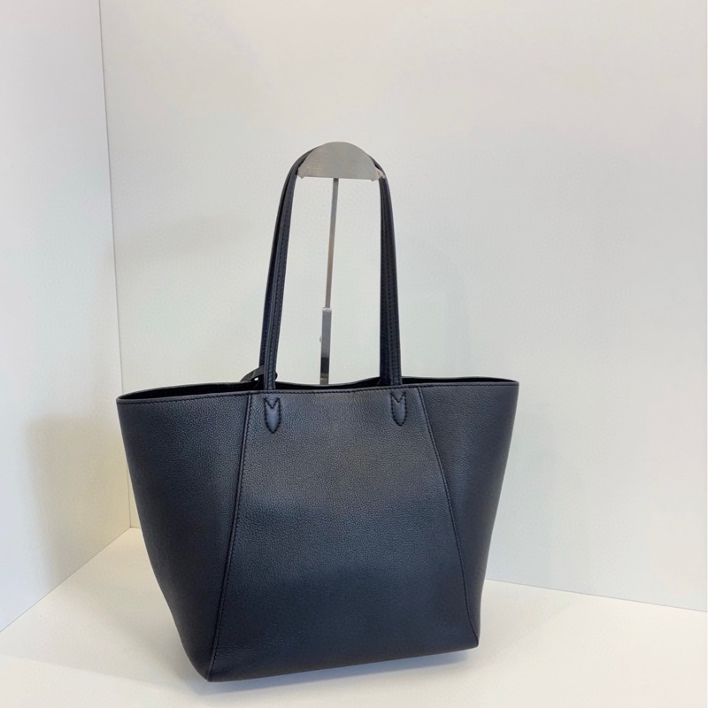 LV 黑銀lock me全皮托特包-1