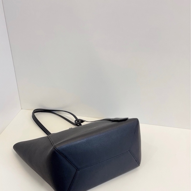 LV 黑銀lock me全皮托特包-2