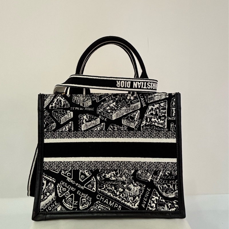 DIOR黑白紋布巴黎街道二用BOOK TOTE-1