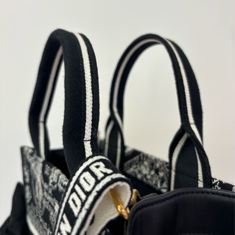 DIOR黑白紋布巴黎街道二用BOOK TOTE-7