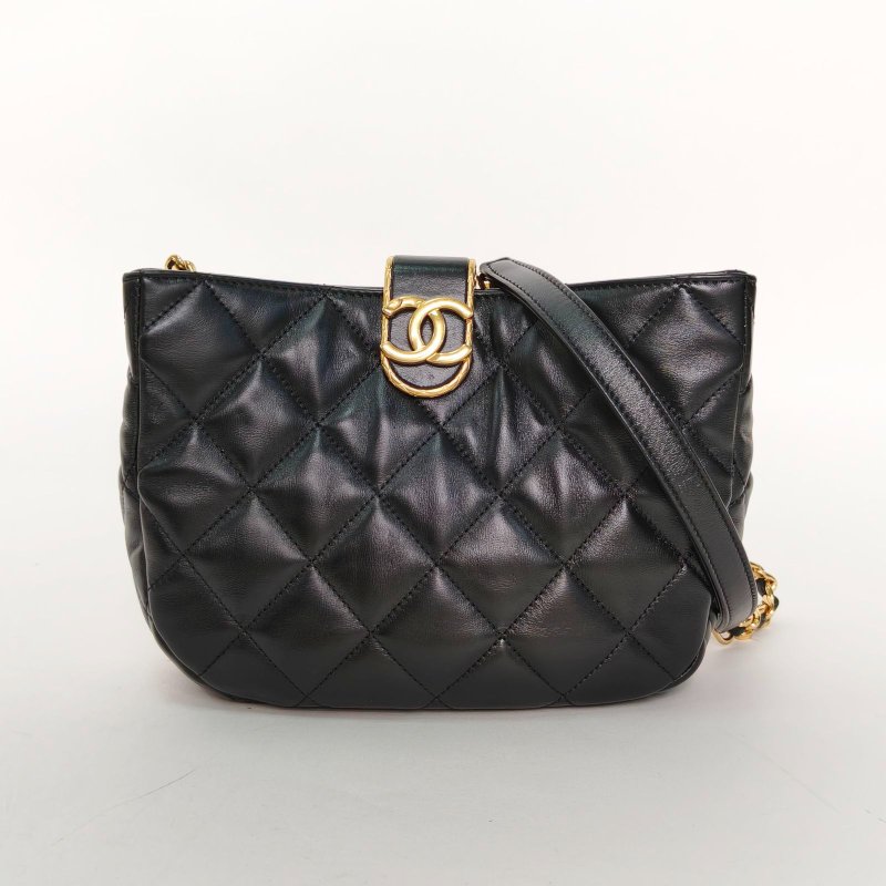 CHANEL 黑色羊皮晶片開金扣22B流浪hobo小號肩背包-0