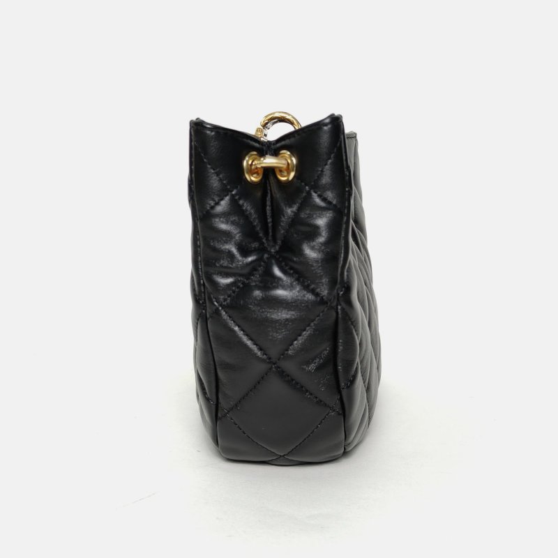 CHANEL 黑色羊皮晶片開金扣22B流浪hobo小號肩背包-3