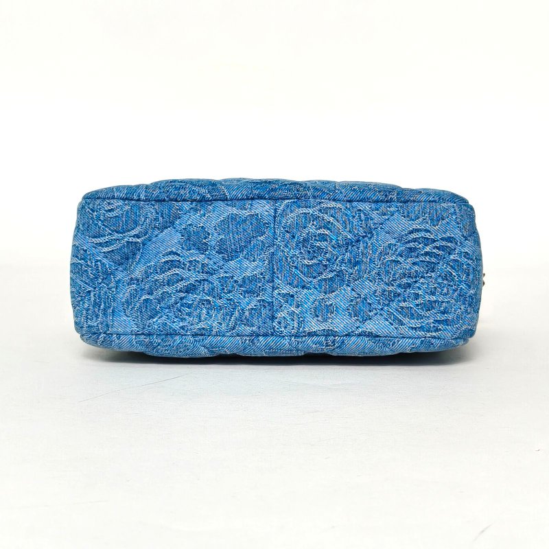 CHANEL 牛仔藍牛仔晶片開銀扣愛心金球肩帶23P山茶花hobo藍肩背包-4