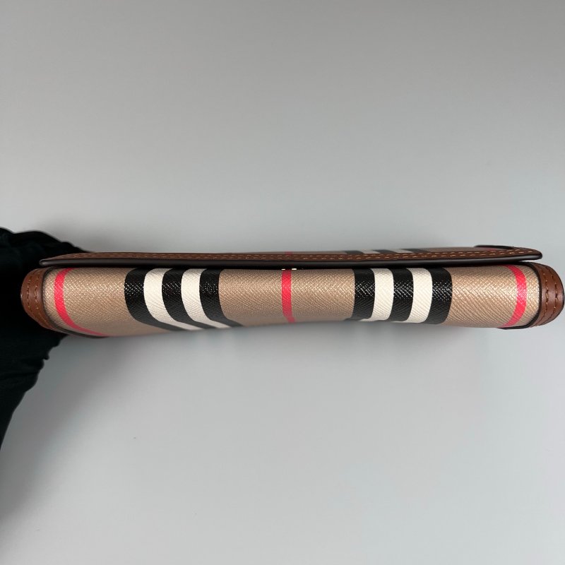 BURBERRY 格紋咖啡色掀蓋長夾-4