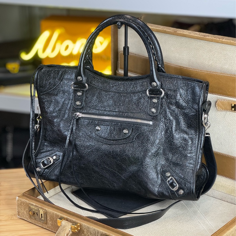 在台現貨Balenciaga 新款CITY黑銀中款機車包/斜背包🩶🖤超好看-0