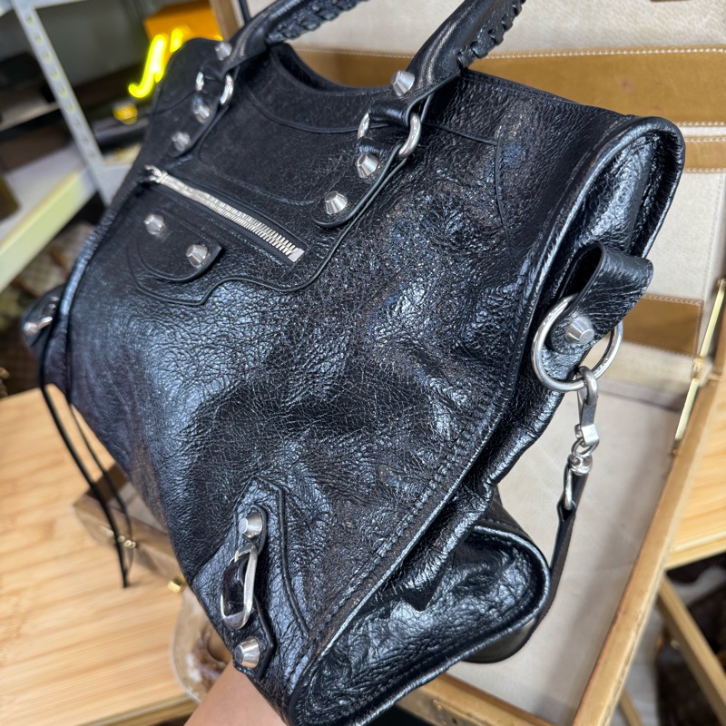 在台現貨Balenciaga 新款CITY黑銀中款機車包/斜背包🩶🖤超好看-2