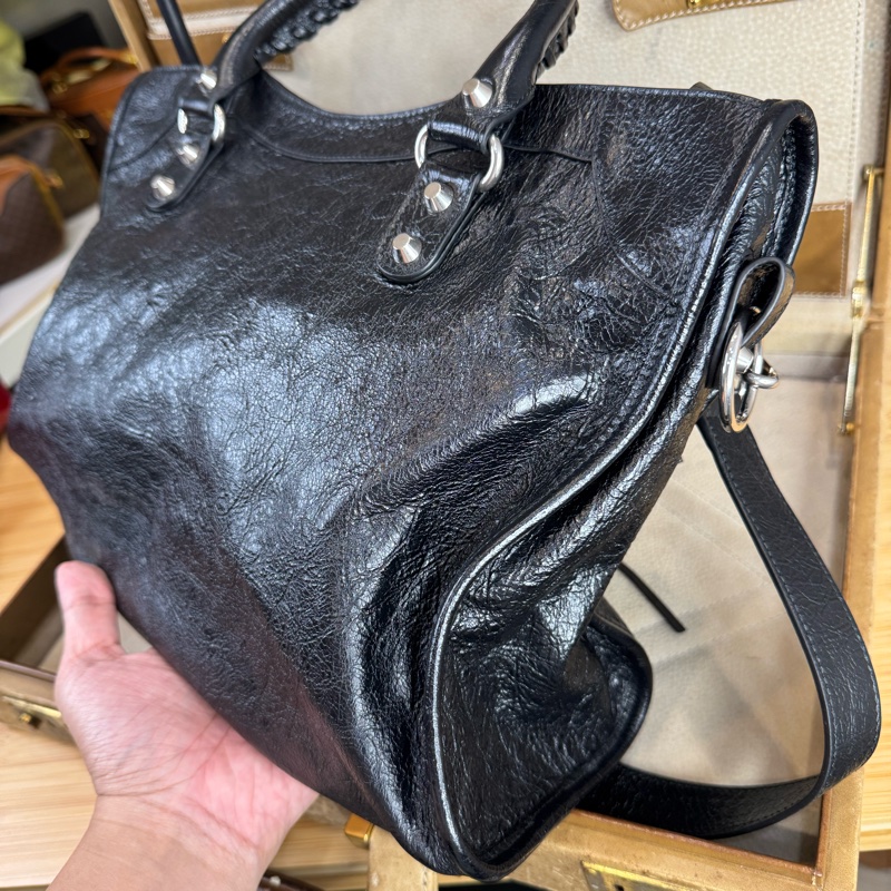 在台現貨Balenciaga 新款CITY黑銀中款機車包/斜背包🩶🖤超好看-6