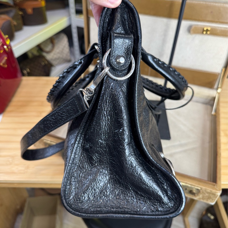 在台現貨Balenciaga 新款CITY黑銀中款機車包/斜背包🩶🖤超好看-7