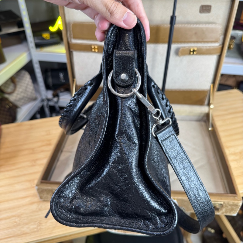 在台現貨Balenciaga 新款CITY黑銀中款機車包/斜背包🩶🖤超好看-10
