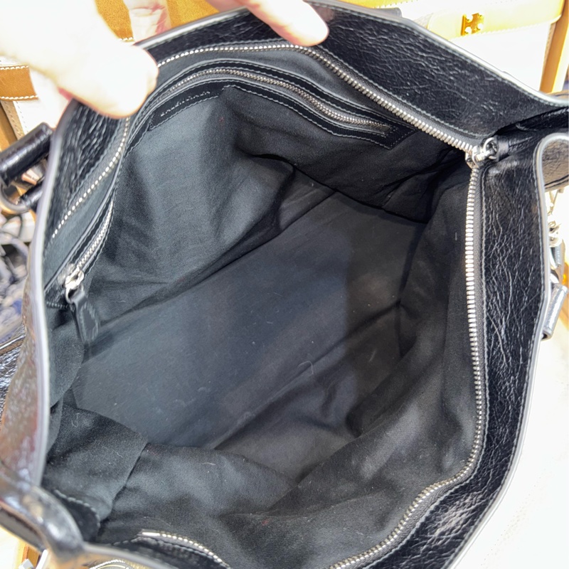 在台現貨Balenciaga 新款CITY黑銀中款機車包/斜背包🩶🖤超好看-18