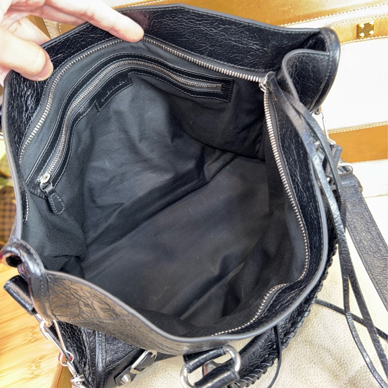 在台現貨Balenciaga 新款CITY黑銀中款機車包/斜背包🩶🖤超好看-19