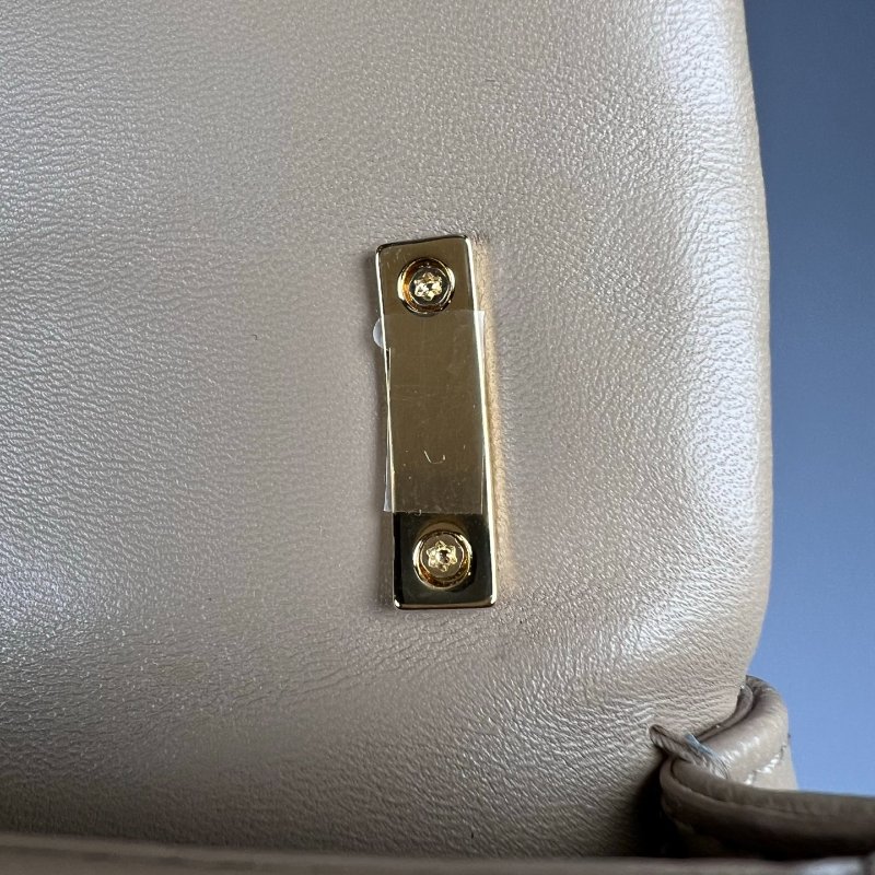 BURBERRY 奶茶色LOLA掀蓋側背包小號-8