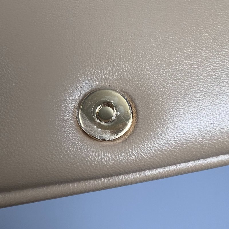 BURBERRY 奶茶色LOLA掀蓋側背包小號-9