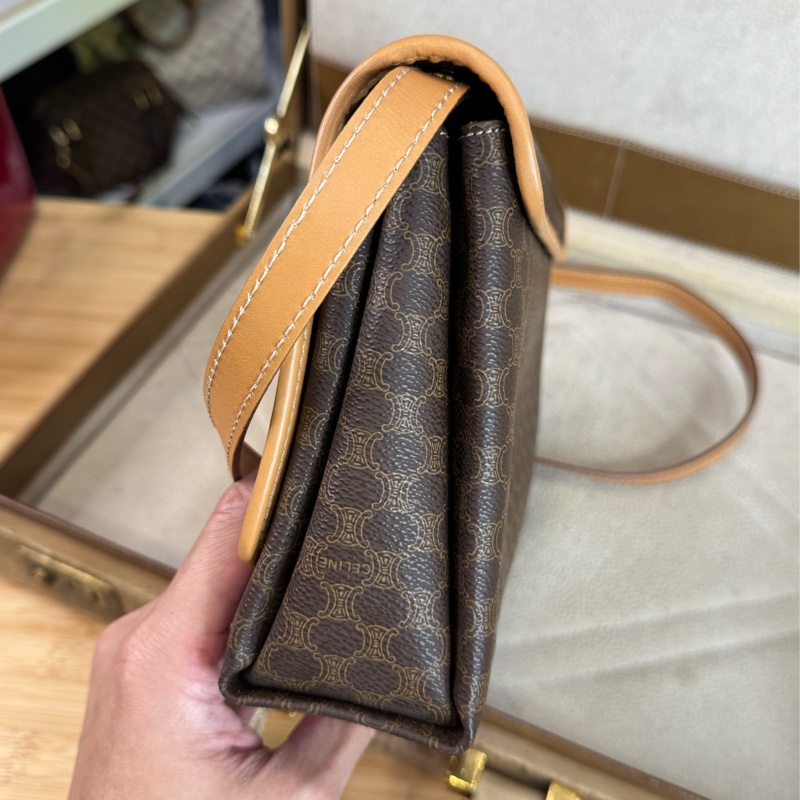 CELINE vintage 經典凱琁門翻蓋相機包🤎包況超好-11